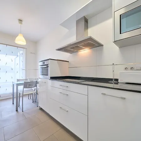 Apartment Family Retreat With Views, Terrace & Parking