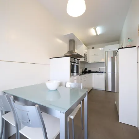 Apartment Family Retreat With Views, Terrace & Parking