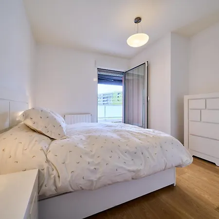 Family Retreat With Views, Terrace & Parking *