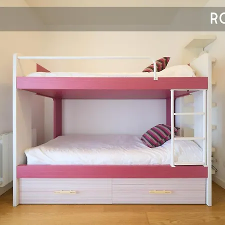 Family Retreat With Views, Terrace & Parking *