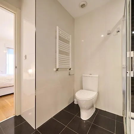 Family Retreat With Views, Terrace & Parking Apartment